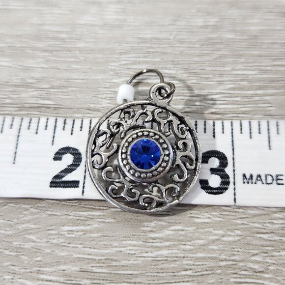Fashion Jewlery Silvertone Medalion With Scroll Work Blue Stone Dangle Earings - Picture 6 of 7